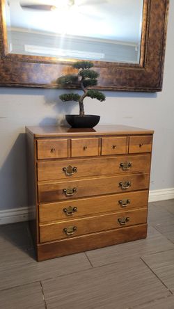 BEAUTIFUL SOLID WOOD ETHAN ALLEN SMALL DRESSER