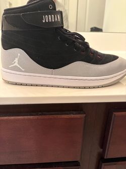Air Jordan (Black Cement)