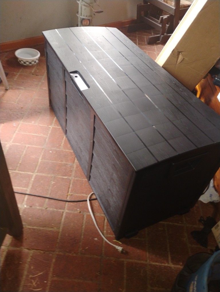 75 Gallon Storage Deck Box New