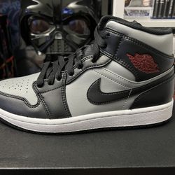 Air Jordan 1 Mid Size 7.5 Men