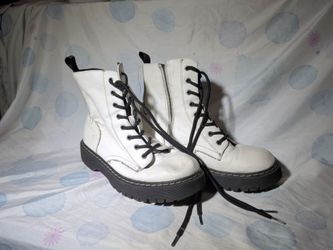 Size 8.5 in men's white sincerely Jules, Harley combat boots