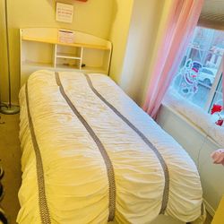 Twin Bed With Headboard And Three Drawers