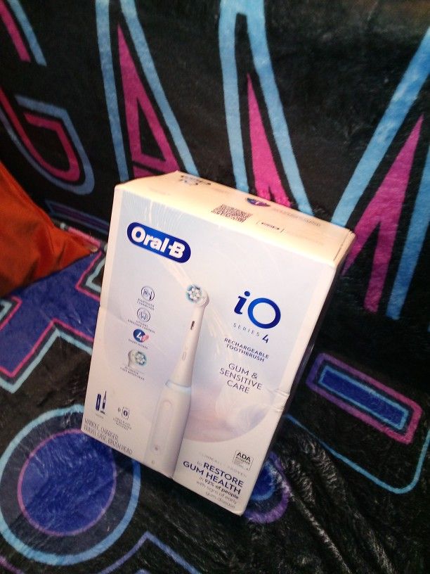 Oral B IO SERIES 4 Tooth Brush