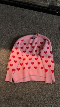 Heart sweater ❤️