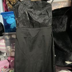 SLEEVELESS BLACK DRESS