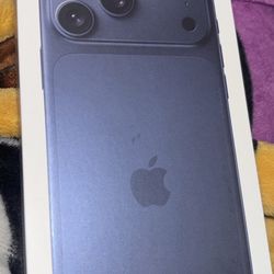 2 iPhone 17 Pro Maxes 