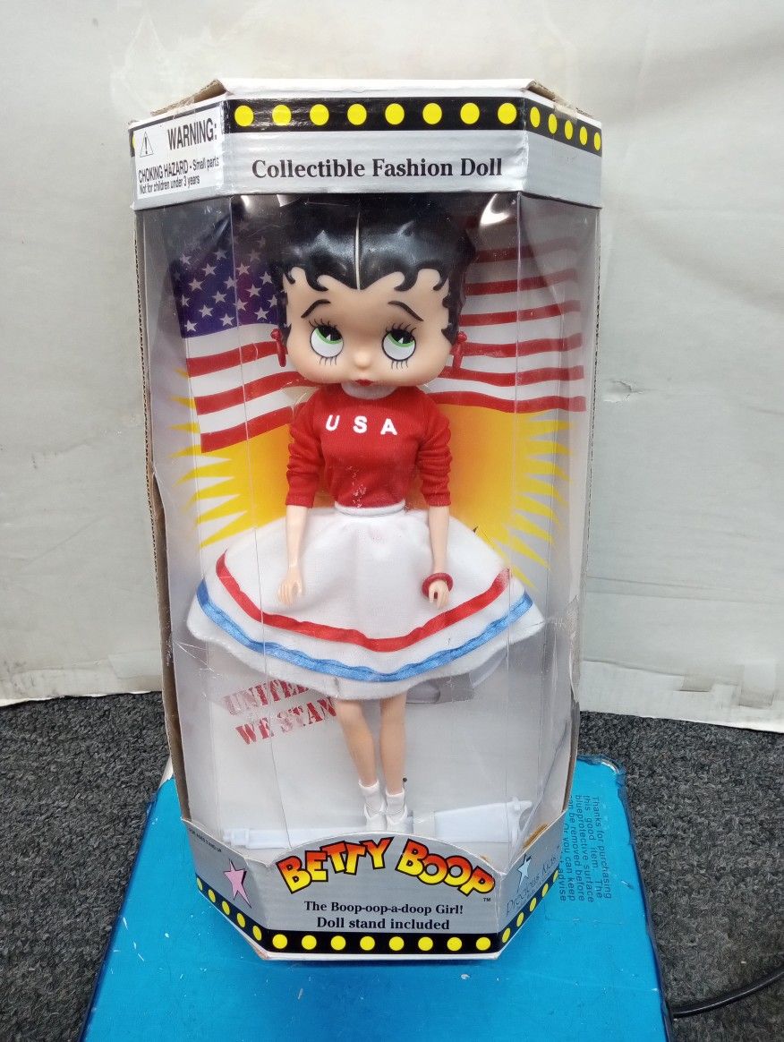 VINTAGE Betty Boop 1998 Collectable Fashion Doll Patriotic USA The Boop-oop-a-doop girl doll stand included