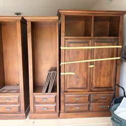 Entertainment center 