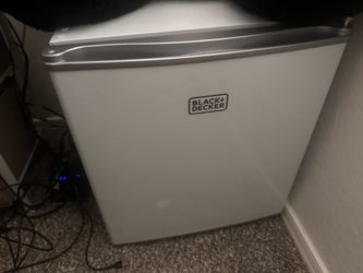 Black and decker mini fridge with freezer