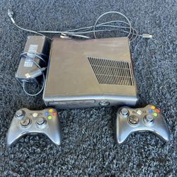 Xbox 360 With 2 Wireless Controllers 