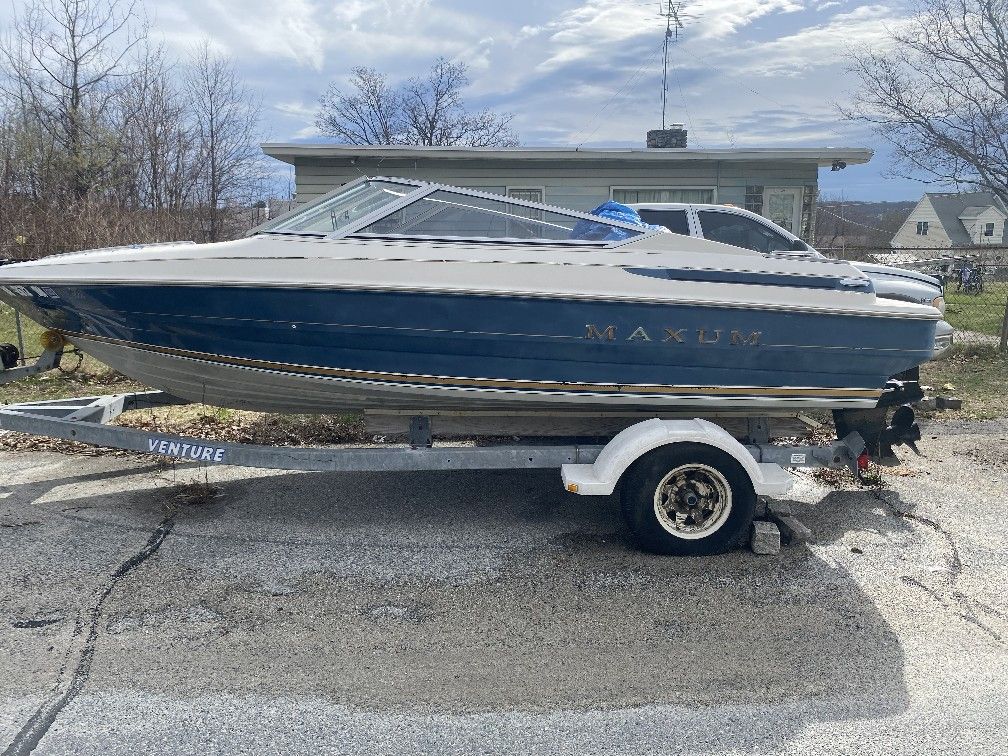 1995 Maxum Outboard