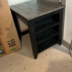 Small Table With 2 Barstools 