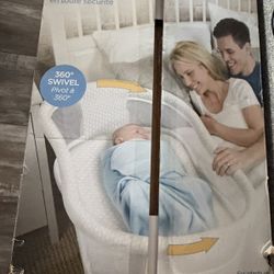 HALO Bassinet Swivel Sleeper Essentia Series 
