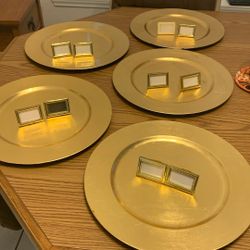 Gold Charger Plate & Gold Toned Napkin Rings