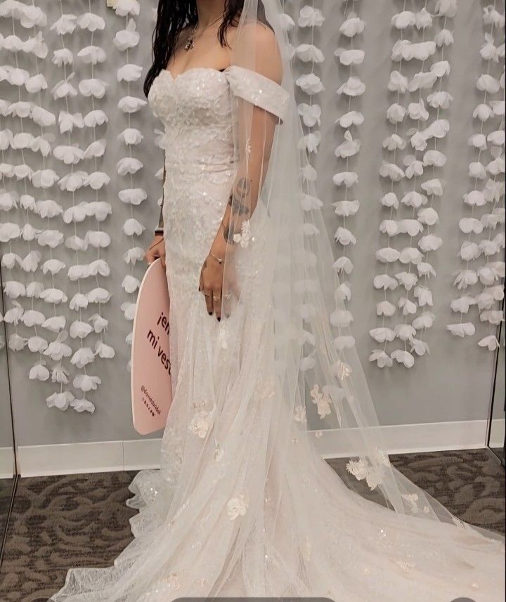 NEW Wedding Dress~ Fitted Size 4