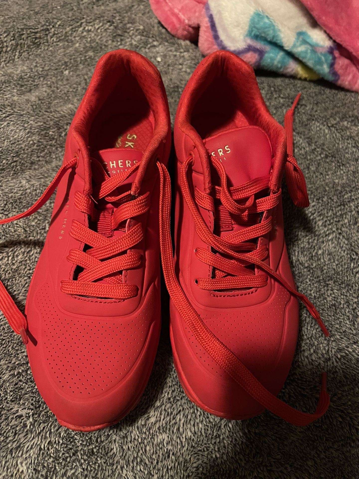 Joke Adgang Ud Skechers woman Shoes In Red for Sale in Long Beach, CA - OfferUp