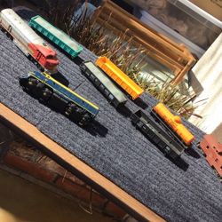 HO Scale AHM /tiempo Santa Fe Train Set
