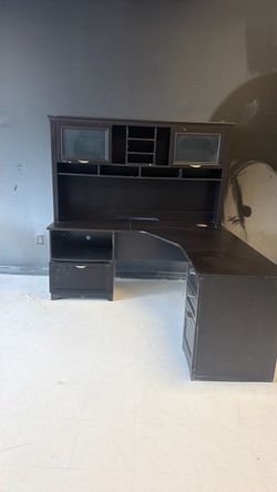 Computer desk with hutch 75$