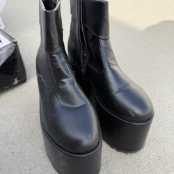 Men’s Black Boots Size Med 10/11