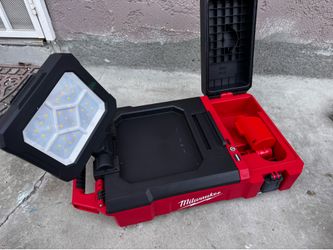 M12 packout light