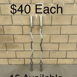 EZ Curl Bar For Weightlifting, Hip Thrusts, Squats & Lunges