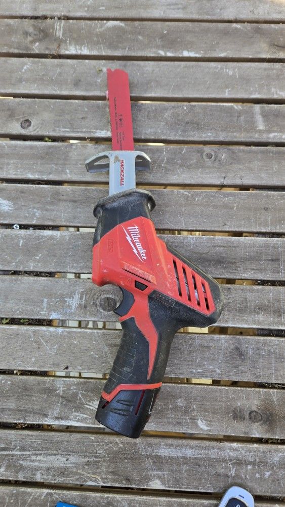 Milwaukie 12v Hacksaw (no battery included)