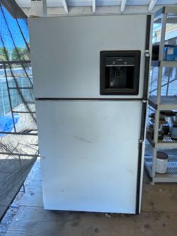 Kenmore 24.7 cuft refrigerator