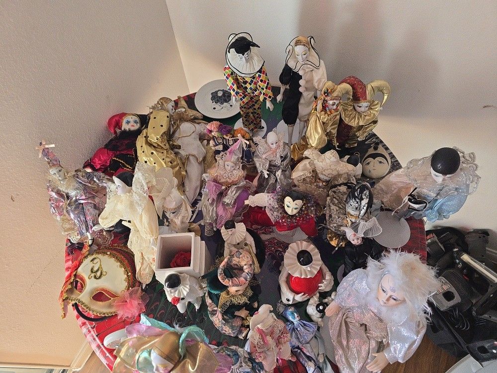 Lot of 30+ Vintage Harlequin Porcelain Dolls Venetian Carnival Pierrot Jester Masked Theater