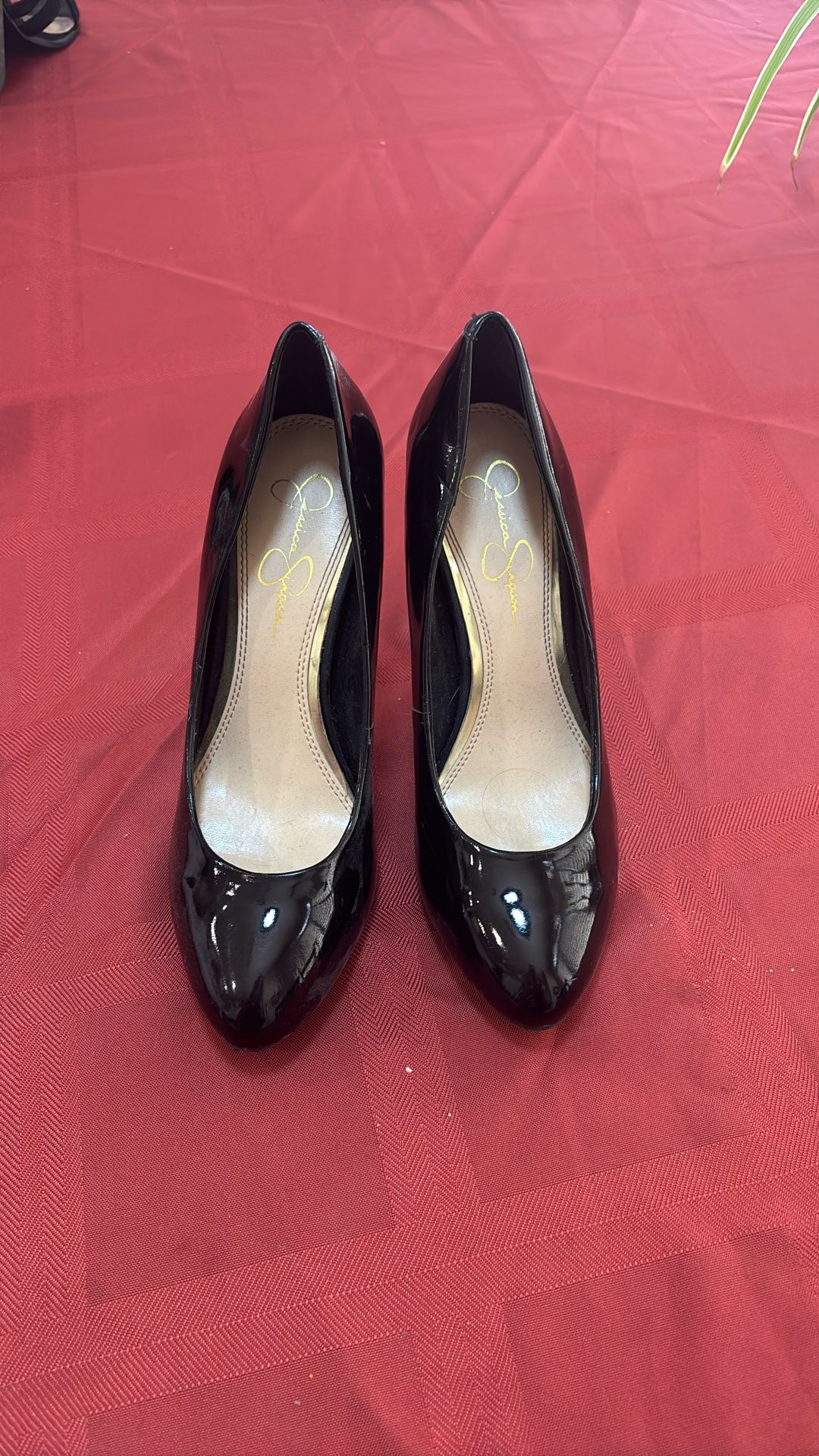 Jessica Simpson Size 9 Patten Leather Pumps