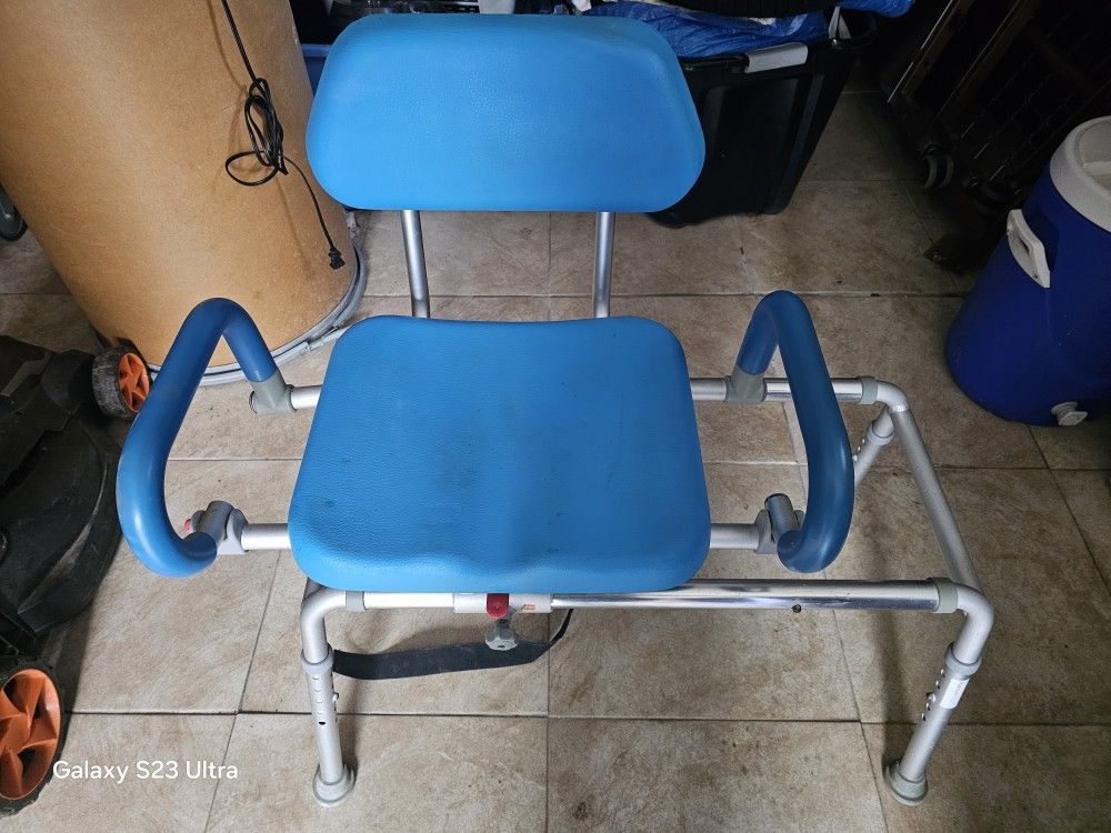 Carousel Sliding Shower Chair Tub