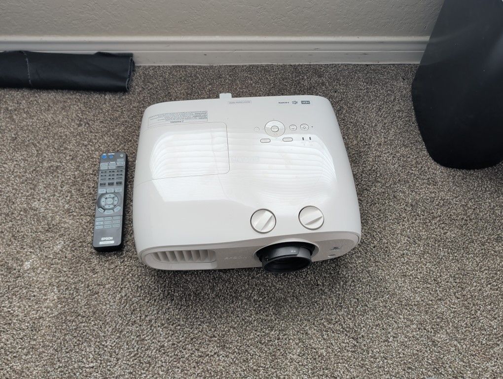 Epson Home Cinema 3200 Projector 4K and 3D