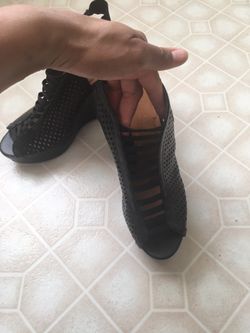 Woman’s shoes / wedges