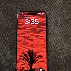 UNLOCKED Iphone 15 ProMax  excellent battery health ( charger and new screen protector included)