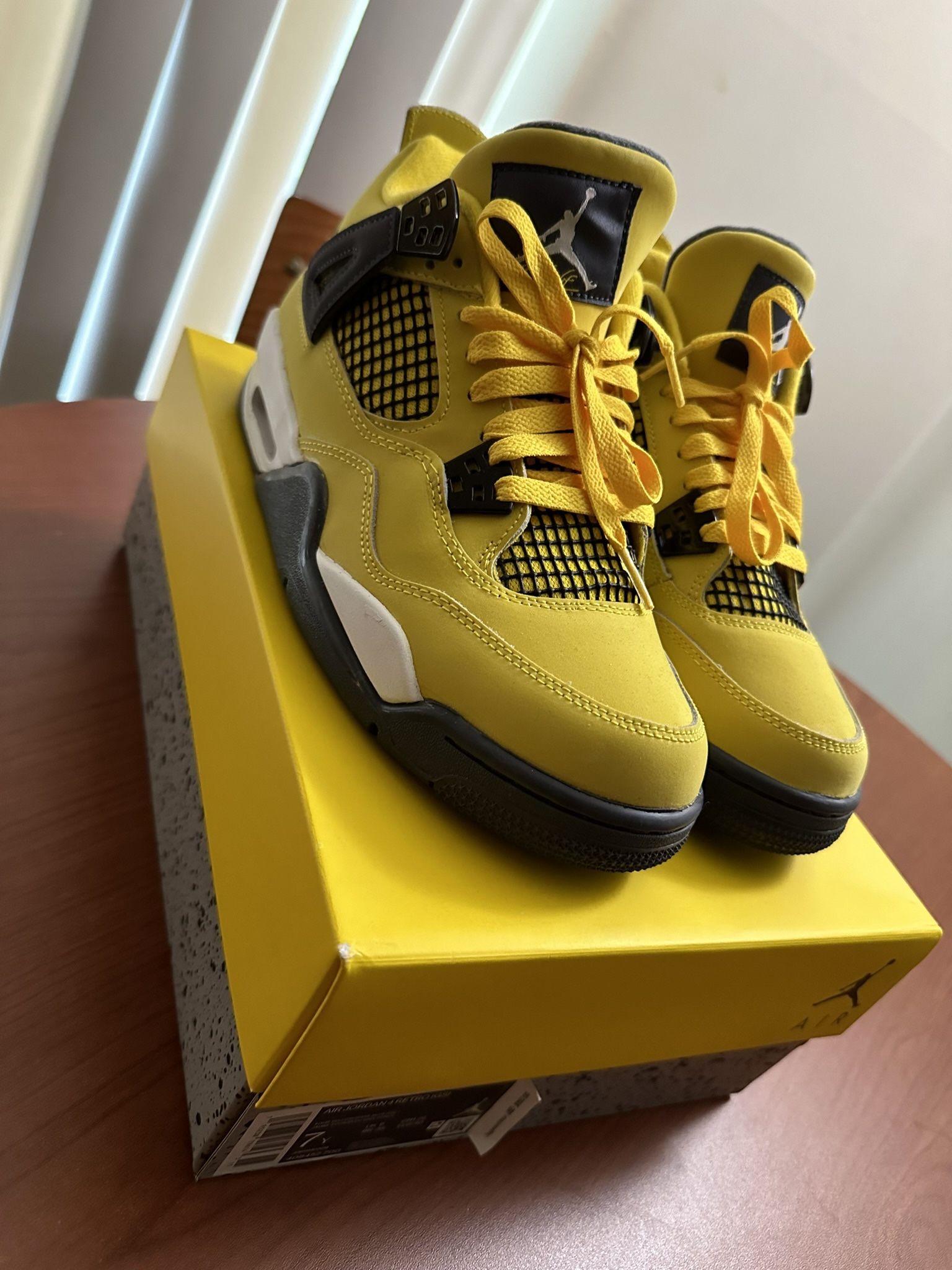 Jordan Retro 4 Lightning 7Y