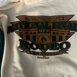 1994 original national rodeo jacket only worn at rodeo time bought in 1994. I’m a woman who wears a medium sometime large and the jacket fitt fits me.