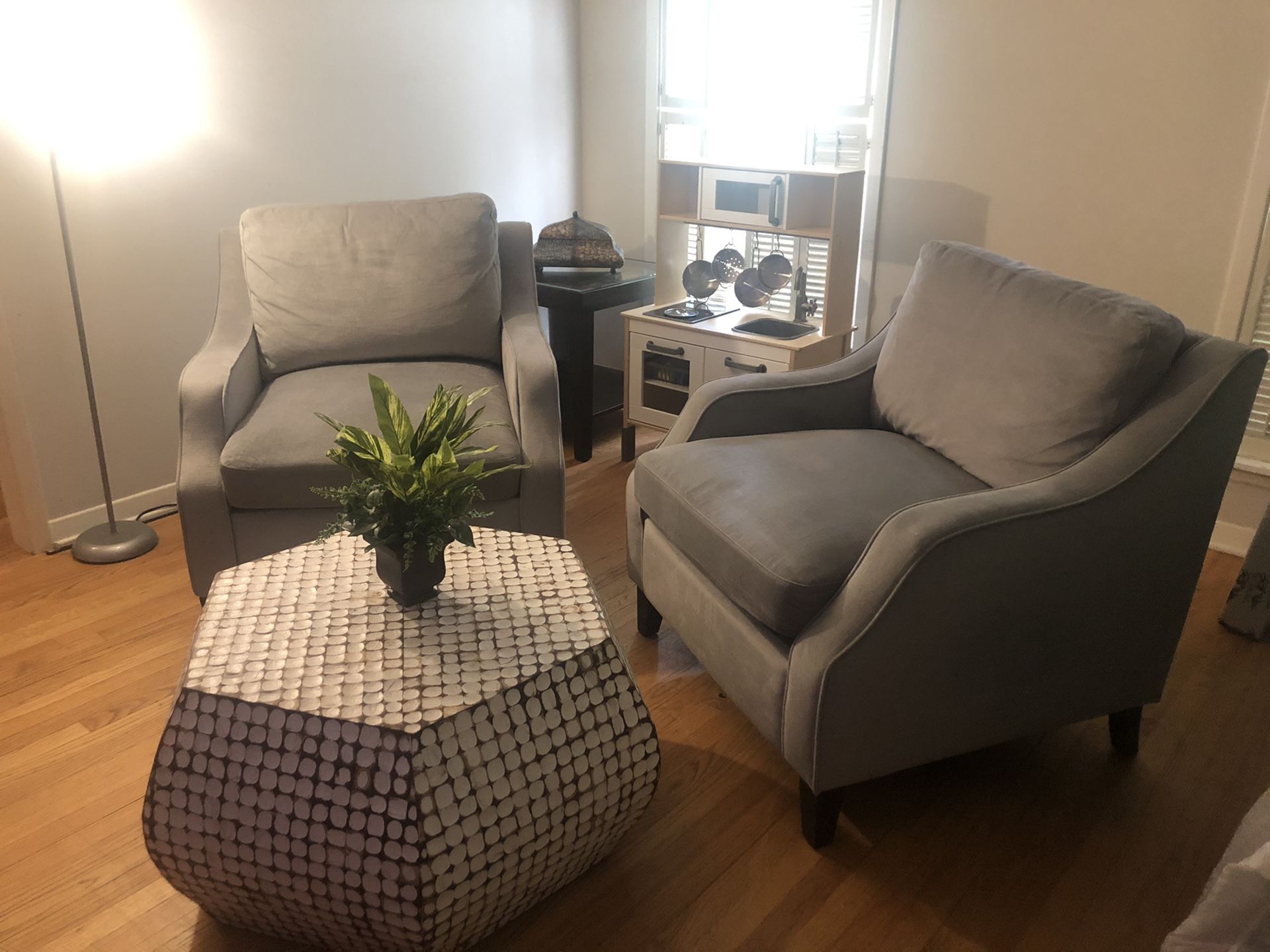 Super Comfy - Arm Chair Set W/Coffee Table