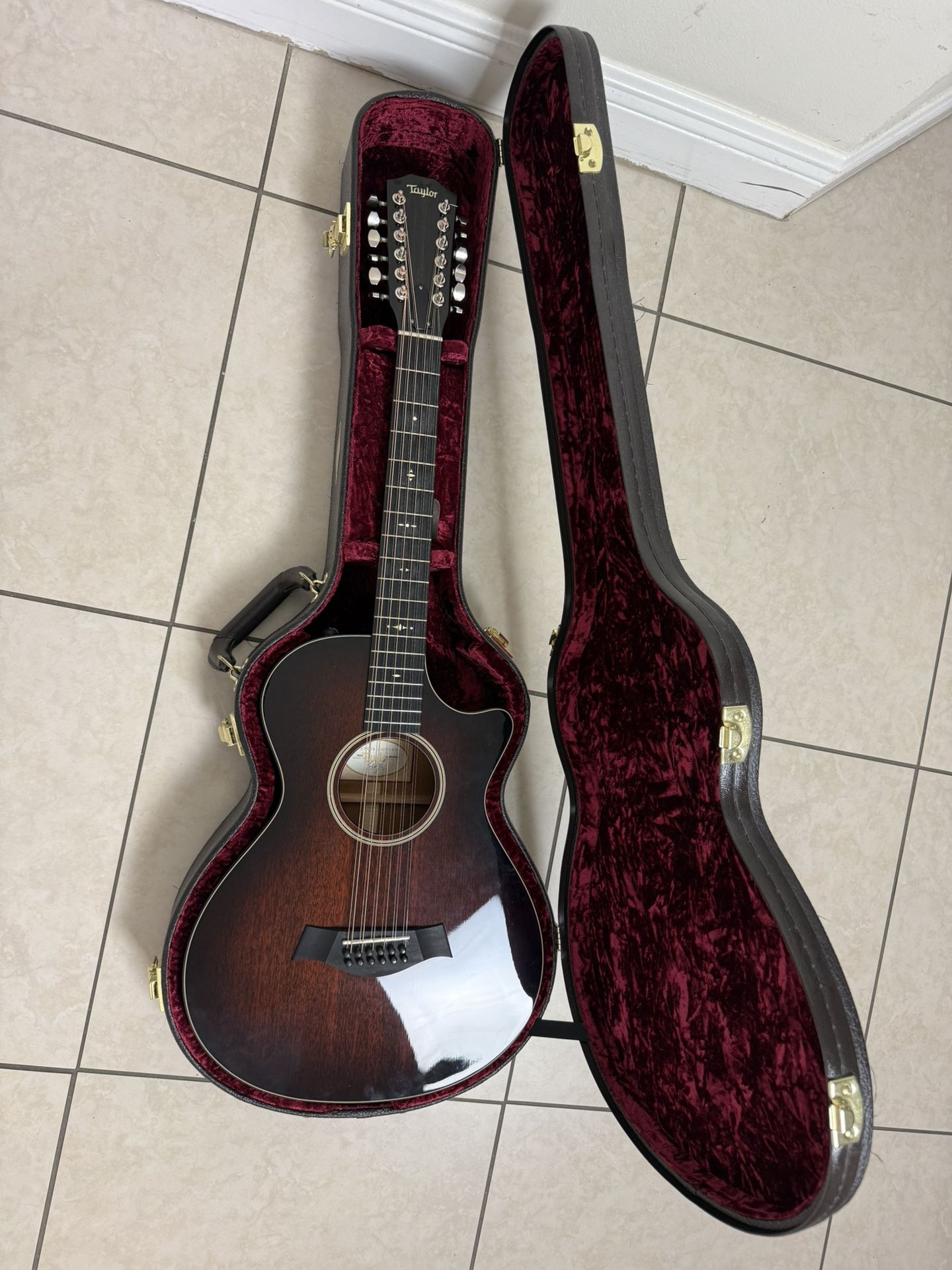 Taylor 562ce