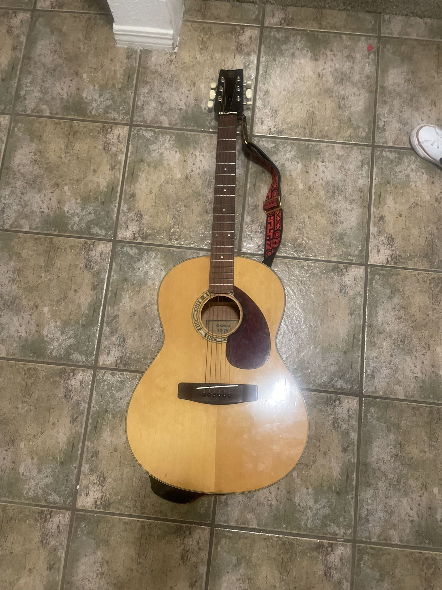 Yamaha Fg-75 With Case