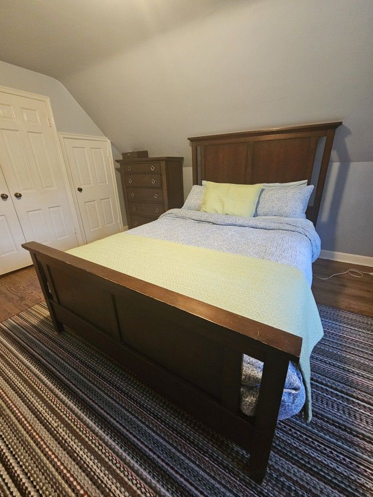 Queen Bedroom  Set - Kathy Ireland Home