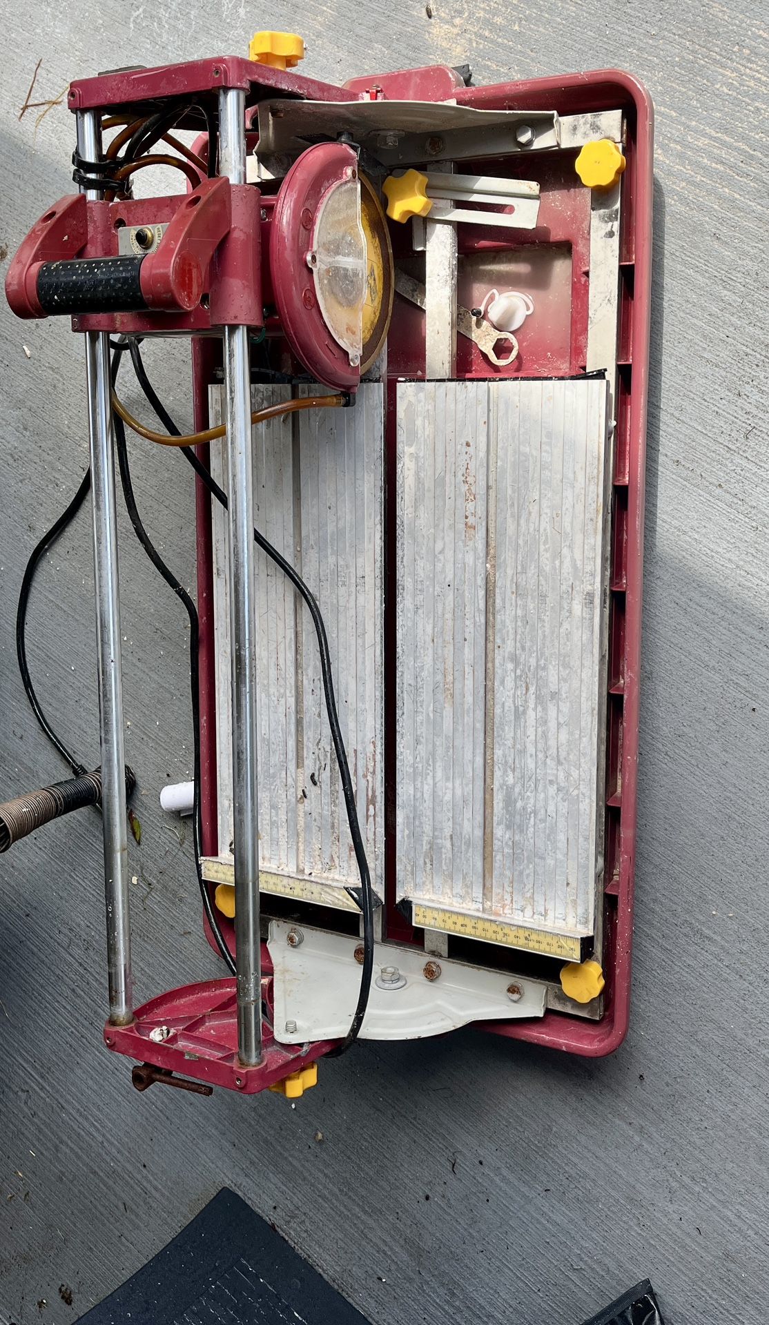 Tile Saw.  Water Fed.   $60