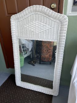 Rattan Wall Mirror 48”1/2H X 29”W In Good Condition $25 Firm On Price