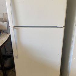 REFRIGERATOR 28” NEW
