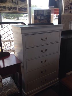 ALL WHITE 5 DRAWER CHEST NEW
