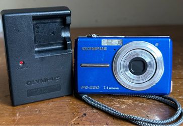 Olympus FE-220 Compact 7.1MP 3x Optical Zoom Point & Shoot Digital Camera Blue