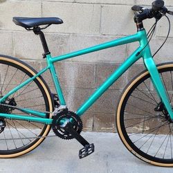 Cannondale Hybrid Road Bike - Hydraulic Disc Brakes - Carbon Fork