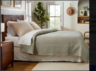 KING Matelassé Coverlet Jet Gray - Blanket, Comforter-by HEARTH & HAND™ with MAGNOLIA (BRAND NEW)