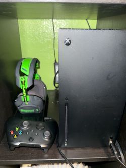 Xbox Series X Bundle – Excellent Condition