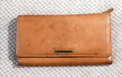 🚨 FOSSIL LEATHER WALLET-WOMEN