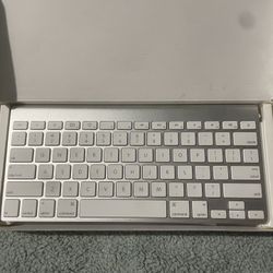 Apple Keyboard 
