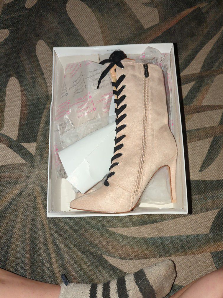 Cape Robbin Nude Heeled Boots With Black Laces (Sz 8)